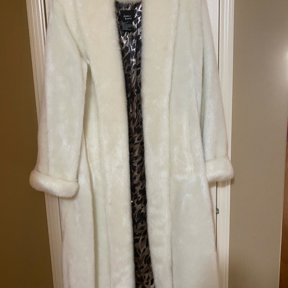 Absolutley Beautiful Full Length Wh Faux Fur Coat